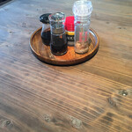 染地台 藪蕎麦 - 辛汁は醤油差しに入っている。