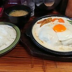 えんとつ - 250g ホワイトソース ハンバーグ チーズ + 定食セット