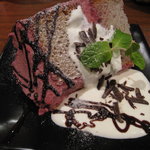 イタリアン レストラン ピンナピンナ - ラズベリーのシフォンケーキ