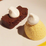 スパイスカフェ - チョコレートケーキとマンゴムース