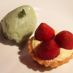 スパイスカフェ - 柚子と大葉のシャーベットと苺タルト