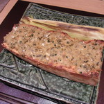 神保町 傳 - 焼物　アンパンマン（鮎トースト）　鮎とパン　皮付きヤングコーン