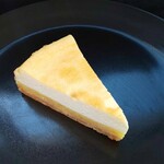 カフェ ヒコ - 安納芋のベイクドチーズケーキ