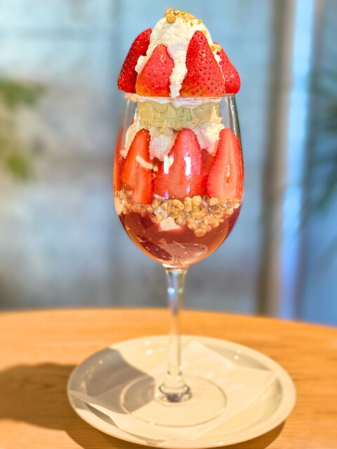 大人の苺パフェ By Bell はしもとパーラー 岐阜 カフェ 食べログ