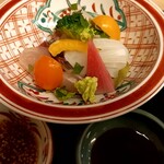 山玄茶 - 向付　縞鯵　鯛のチーズ巻　烏賊　ドレッシングも美味　　サラダ仕立て　