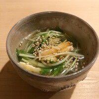 鮨 あらい - 三つ葉と揚げを炊いたもの