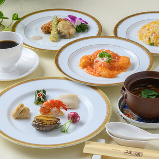 北京料理の気品と、日本人の舌に寄り添う繊細な味わいを...