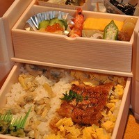 日本料理　たはら - ２段重ね～扉開いて　引き出します