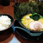 石神井商店 - ラーメン並＋のり５枚＋ライス！(ノ∀≦。)ノﾀﾊｰ