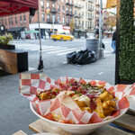 Mam’s Kitchen & Bar - Heavy Metal Fries14ドル＋燻製ベーコン追加３ドル。