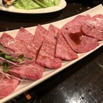 焼肉 青山外苑 - 希少部位(霜降り)2種盛合せ