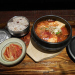 韓食 古家 - 魚介の純豆腐チゲ