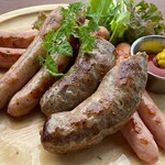 SAUSAGE PLATE (香肠拼盘)