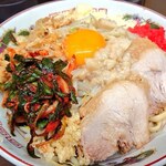 ラーメン二郎 - ラーメン(780円)+汁なし(80円)+粉チーズ(100円)+ニラキムチ(80円)、麺少なめ、ニンニクアブラベニ。