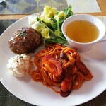 カフェ NOWS - ナポリタン＆ハンバーグセット（￥１０５０税込以下同）