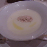 トラットリア・アルベロ - ジャガイモのヴィシソワーズ　フォアグラのムース　ピエモンテ産サマートリュフがけ