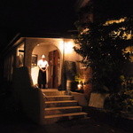 トラットリア・アルベロ - ファサードと伝説の支配人