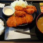 松のや - ロースカツ&カキフライ増量定食、豚汁変更(税込990円)