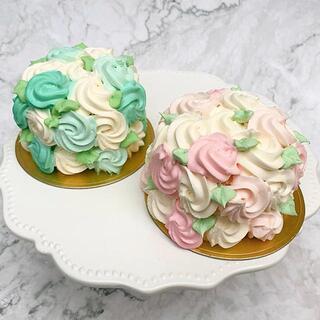 すべて手作り。味わいあるホームメイドケーキをご堪能ください◎