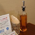 BAR ROBROY - BAR ROBROY 西葛西店 卓上の唐辛子入りオリーブオイル