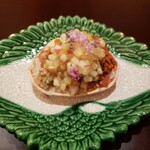 新地 やま本 - セコガニのリンゴのせ