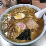 大勝軒 - ワンタン麺。ボリュームがあります。