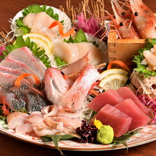 享用使用青森縣的新鮮海鮮和時令食材的創意料理