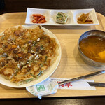 明洞亭 - 海鮮チヂミ、Cセット（スープ+小鉢3点盛り）
