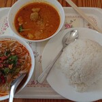 タイ食堂 サワディー - イエローカレー、ミニトムヤムクンラーメン