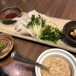 博多名物 もつ鍋 笑楽 - 