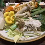 小尾羊 美健食道 - 野菜とキノコの１０種類盛合わせ