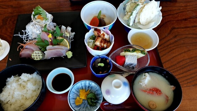 大漁丸 美々津 魚介料理 海鮮料理 食べログ