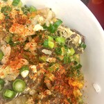 はなちゃんうどん  - 丼に一味をフリフリd(^_^o)