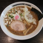 UNDERGROUND RAMEN - ワンタン濃厚ラーメン(魚介豚骨)１０３０円