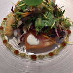 フランス料理 ル・クール - 前菜盛り合わせ(魚系):自家製スモークサーモン、水ダコのグリエ タプナードソース、ワカサギのベニエ ハーブマヨネーズ、イカのトマト煮、ホタテ貝のマリネ、ホウボウのカルパッチョ