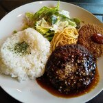 精肉・焼肉 銭谷商店 - ハンバーグ定食のアップ。