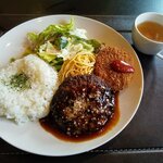精肉・焼肉 銭谷商店 - 今日の日替わりはハンバーグでした。
