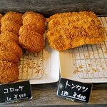 精肉・焼肉 銭谷商店 - １階の総菜売り場で