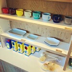 cafe 후츠우 - 어떤 색으로 할지 고민하게 만드는 귀여운 하사미 도자기 컵과 독일산 세련된 잡화