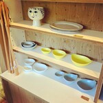 cafe 후츠우 - 미노 도자기 식기도 세련되고 멋집니다.