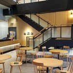 スターバックスコーヒー - お洒落な店内。