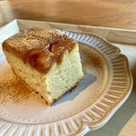 Kafe Futsuu - 長野のりんごを使ったケーキです。こちらも卵やバター、小麦粉不使用です！米粉のやさしいおやついかがでしょうか。