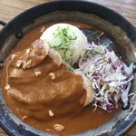 MUCHO MODERN MEXICANO - チキンのハムのナッツを使ったソースをかけたもの
