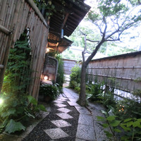 銀座 - 石畳のアプローチ