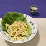 KINOKUNIYA - "根切り" した豆もやしは、茹でてからポン酢とオリーブオイルで