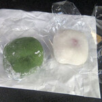 えぼし - 草餅(110円)と梅あん大福(110円)