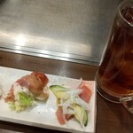 新宿ぱすたかん - 前菜3点盛りとウーロン茶