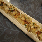 オステリアベーネ - 「根室産ツブとホタテのガーリックバターソテー　ブルスケッタ」1000円