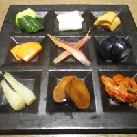しら河 浄心本店 - 漬け物盛り合わせ 550円。