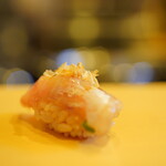 鮨駒 - 甘鯛：揚げ鱗をのせて